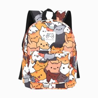 Cartable chat spacieux style sac à dos avec des motifs de chats orange et gris sur l'ensemble. Une poche zippée sur le devant et un grand compartiment. Sur fond gris clair.