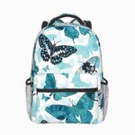 Cartable papillon style sac à dos pratique blanc avec des papillons bleus. Une poche frontale et des filets sur chaque côté. Sur fond gris clair.