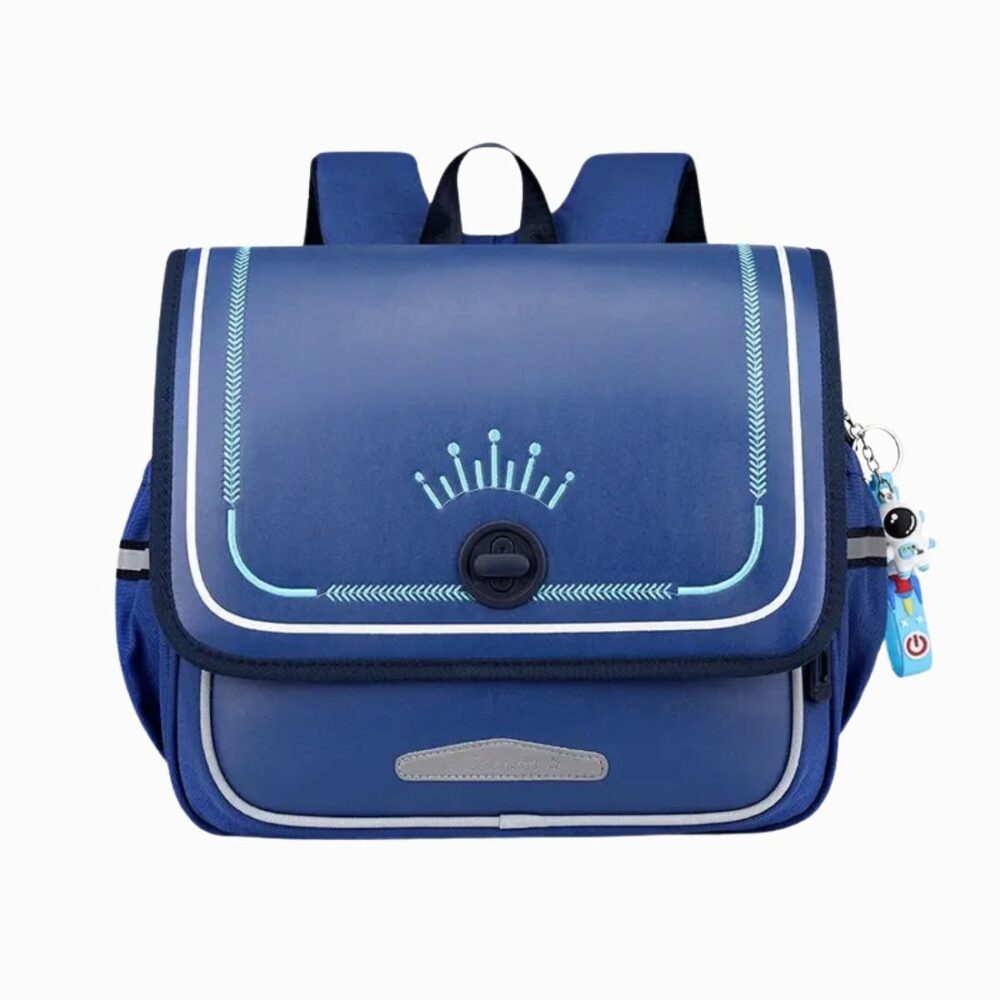 Cartable CE1 pour garçon bleu marine sur fond blanc