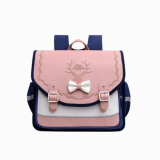 Cartable CP pour fille rose et bleu avec des détails mignons sur fond blanc