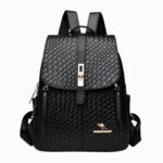 Cartable noir pour femme très élégant sur fond blanc
