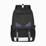 Cartable ado noir avec motif original de 2 yeux en forme de triangle faisant pensé à des yeux de monstre. Deus sangles avec clips sur le devant, une petite poche sur le haut. Sur fond gris clair.