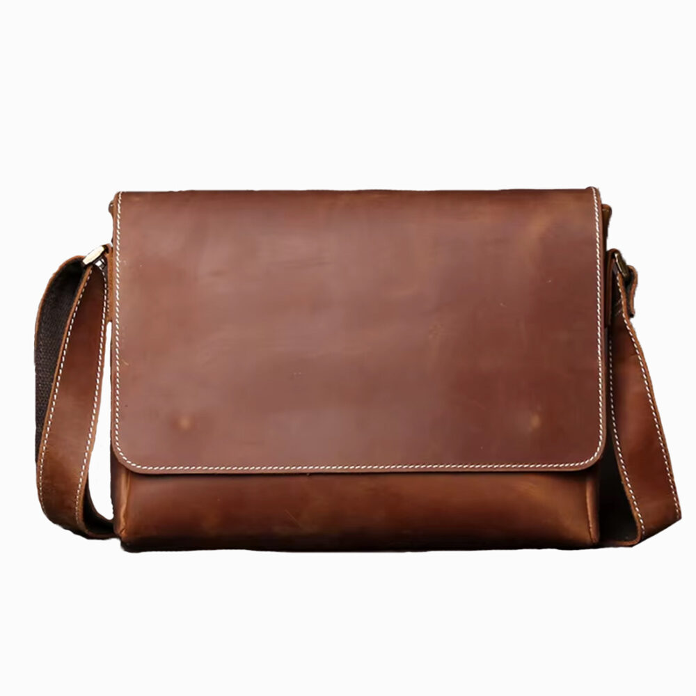 Cartable sacoche en cuir marron style messager pour homme.