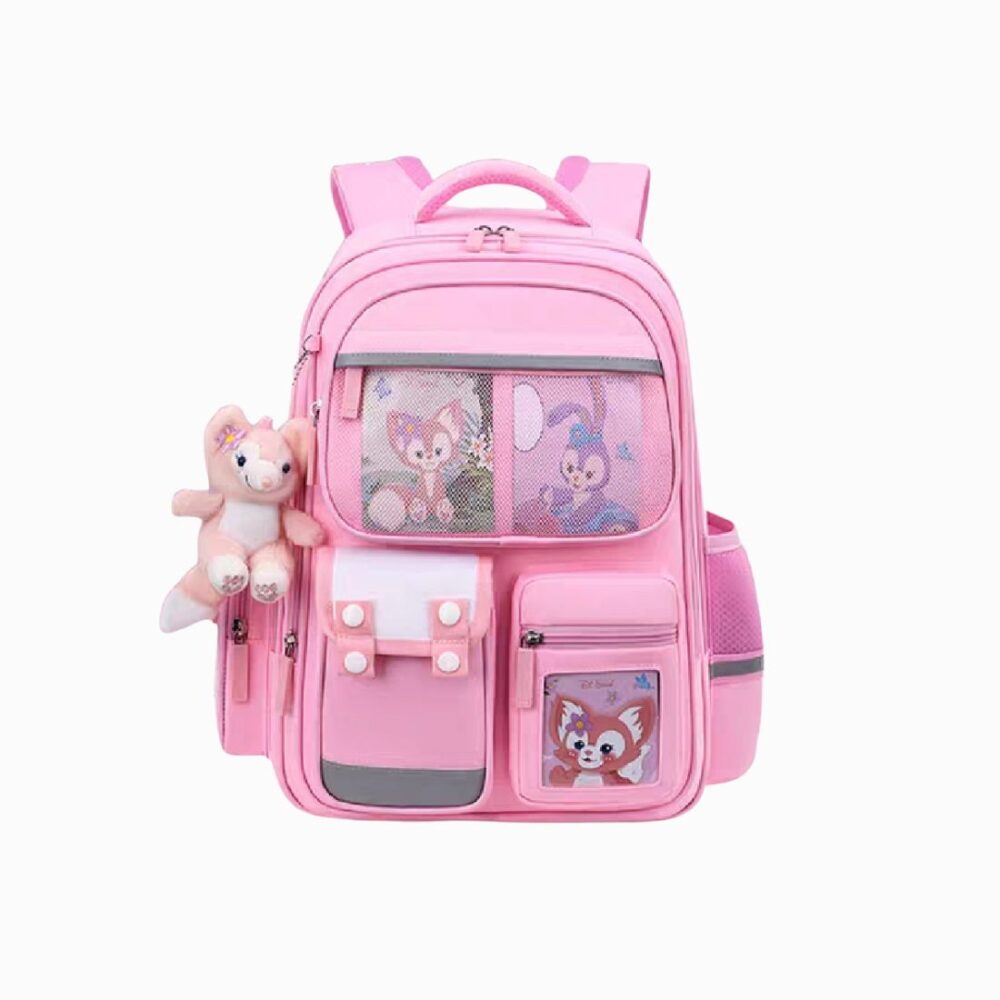 Cartable CM1 rose style kawaii avec une peluche mignonne sur fond blanc