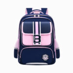 Cartable CM1 pour fille bleu marine et rose style sportif à l'américaine sur fond blanc