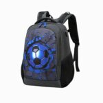 Cartable CM2 pour garçon noir avec un dessin de ballon de foot bleu sur fond blanc