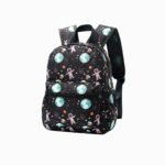 Cartable maternelle pour garçon noir à imprimé cosmonaute sur fond blanc
