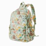 Cartable sac à dos 38 cm animaux de la forêt vert avec des renards, des hiboux et ours imprimés sur le sac. Des poches avec élastiques sur les côtés. Sur fond gris clair.