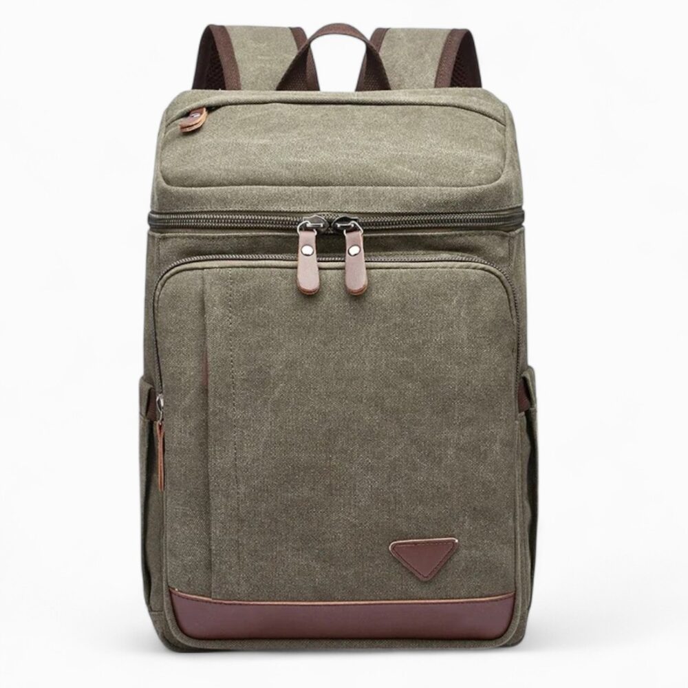 Cartable 41 cm avec ouverture pratique pour homme au look vintage en toile vert kaki. Sur fond gris clair.