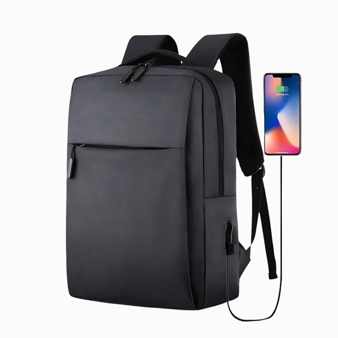 Cartable sac à dos rectangulaire pour homme de couleur noire avec un téléphone relié par câble à la prise USB du cartable. Sur fond gris clair.