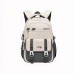 cartable beige multipoches avec détails colorés gris, vu de face avec poches à boucles et bretelles larges.