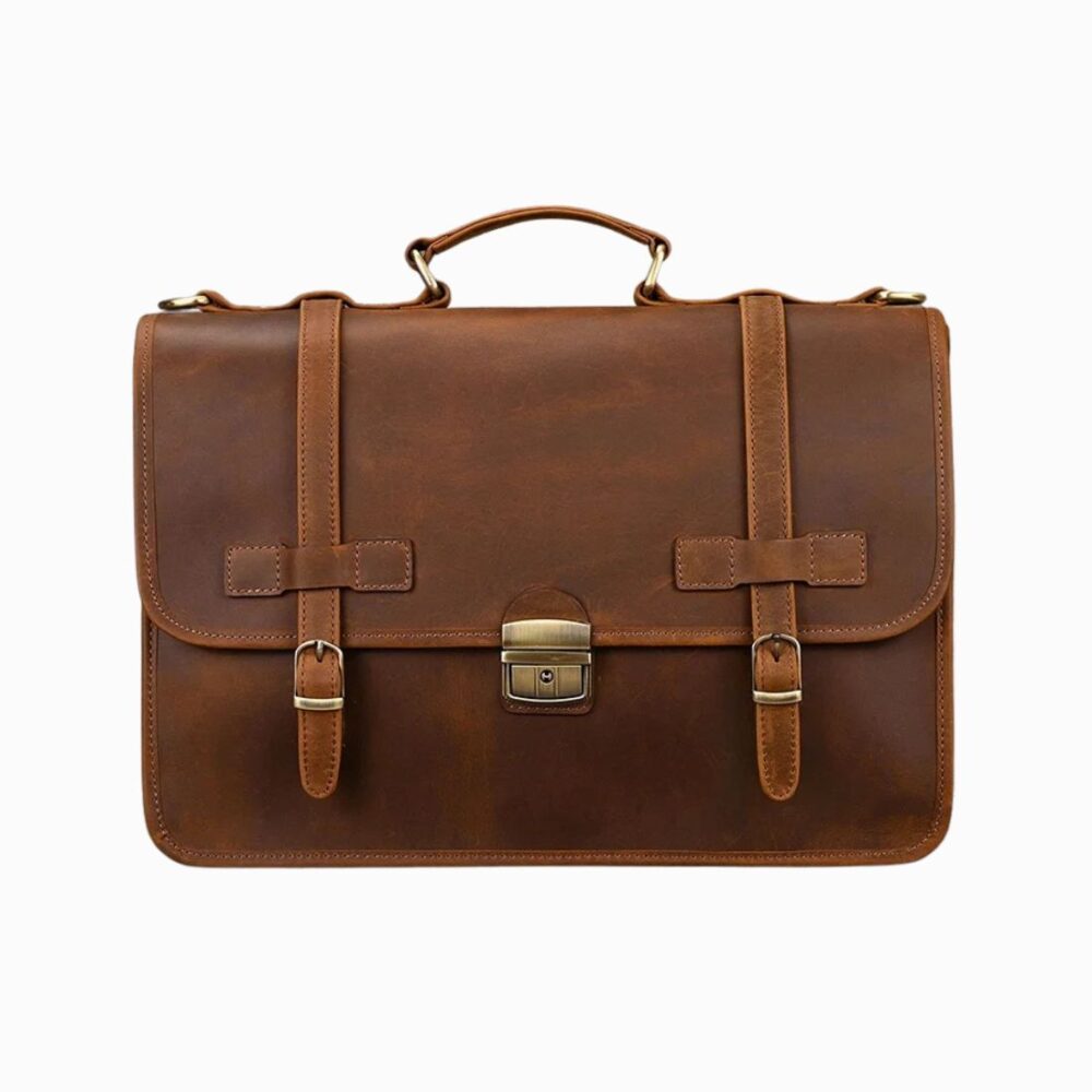 Cartable au style vintage en cuir marron sur fond blanc