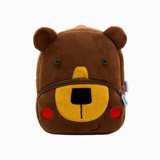 Cartable pour la maternelle en forme de petit ours marron en peluche sur fond blanc