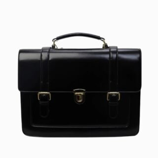 Cartable noir pour femme façon sacoche vintage sur fond blanc