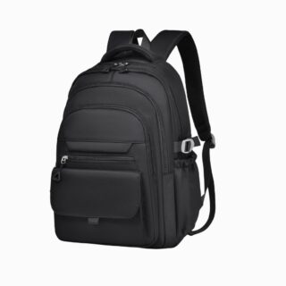 Cartable sac à dos avec plusieurs poches pour le lycée sur fond blanc