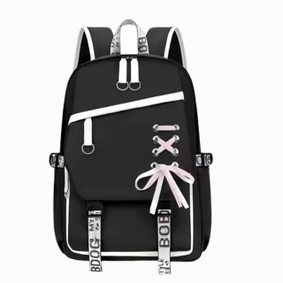 Cartable ado fille avec noeuds sur le côté style corset. Le sac est noir avec les coutures et sangles blanches. Sur fond gris clair.