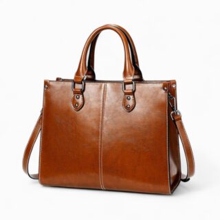 ac cartable rectangulaire en cuir lisse marron, avec deux anses rigides et une bandoulière amovible, posé sur fond blanc.