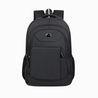 Sac à dos scolaire noir pour enfant, avec plusieurs compartiments, poche zippée à l'avant et bretelles rembourrées, vu de face sur fond neutre.