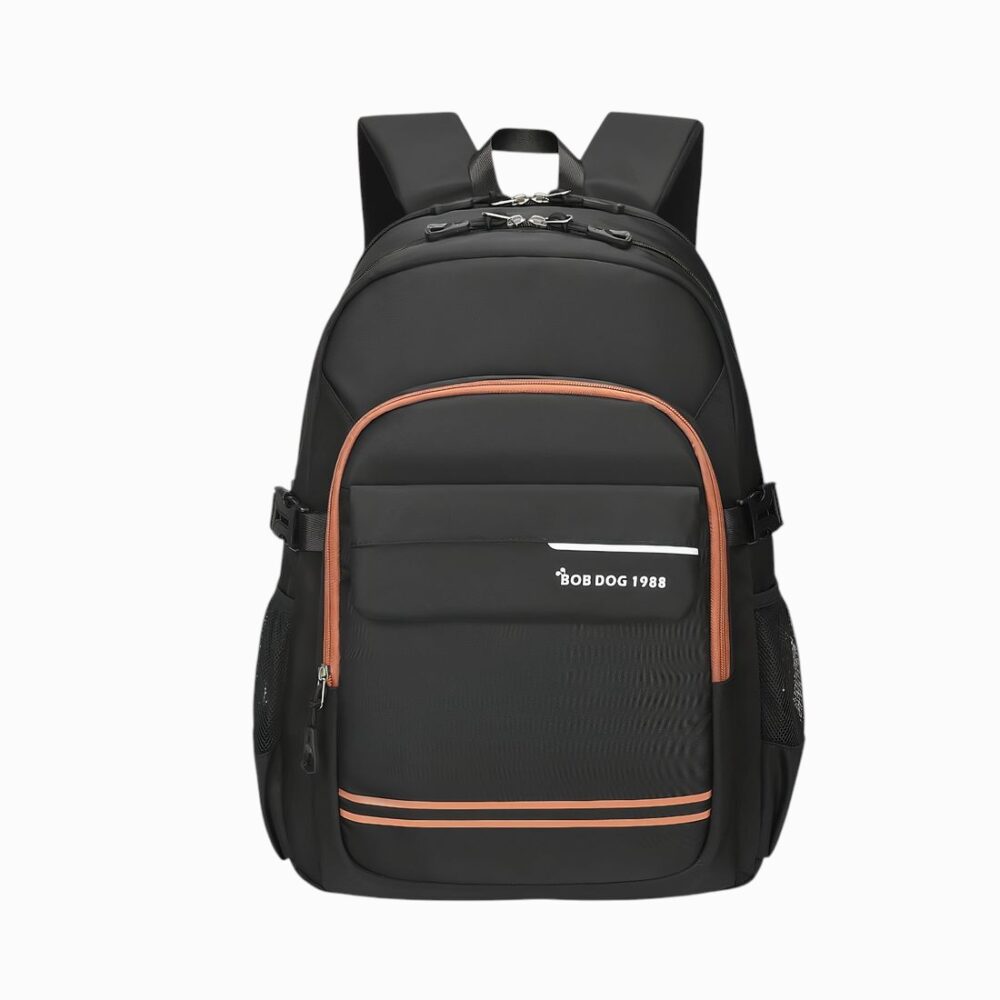 Cartable scolaire enfant noir, format sac à dos, et multiples poches, détails orange, vu de face