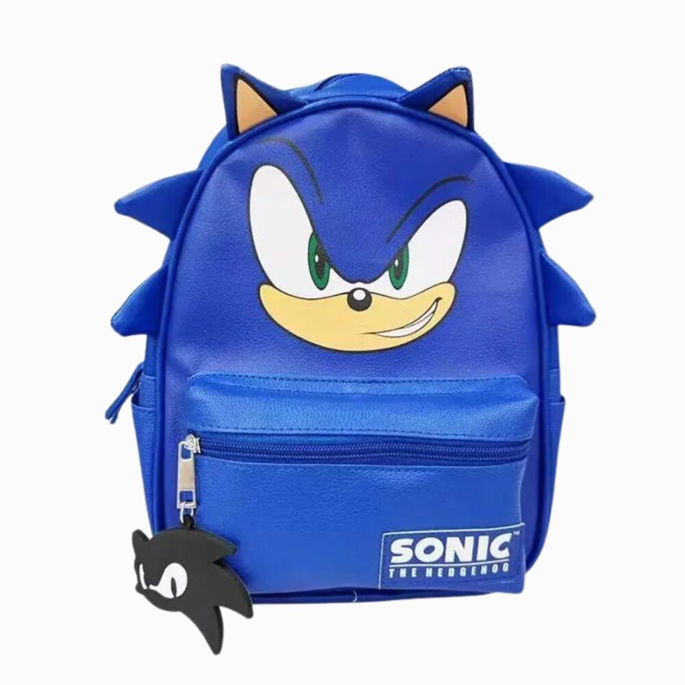 Un cartable Sonic avec piques en 3D bleu, avec le visage de Sonic, des oreilles et une petite poche zippée à l’avant.