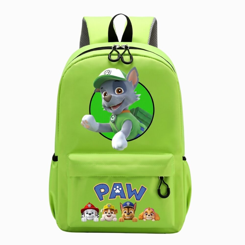 Un cartable Pat’Patrouille Rocky vert fluo, avec une grande image de Rocky sur le devant et une poche avant décorée des personnages Pat’Patrouille.