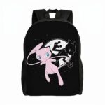 Un cartable Pokémon Mew et Mewtwo noir, avec Mew rose et Mewtwo noir imprimés sur le devant, sur fond sombre étoilé.