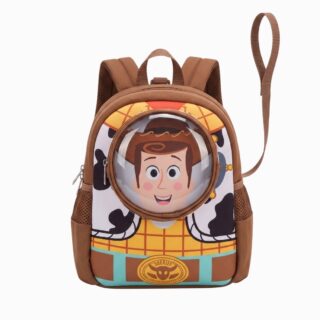Un cartable Toy Story Woody pour maternelle marron, avec le visage souriant de Woody au centre et une bandoulière, sur fond blanc.