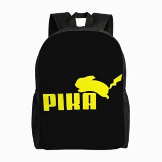 Un cartable Pokémon Pikachu noir et jaune avec logo Pikachu jaune sur fond noir, posé sur fond blanc.