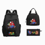 Un cartable Super Mario et Luigi avec trousse et sac repas noir, avec un sac à dos, une petite sacoche repas et une trousse assortis, décorés de Mario et Luigi.