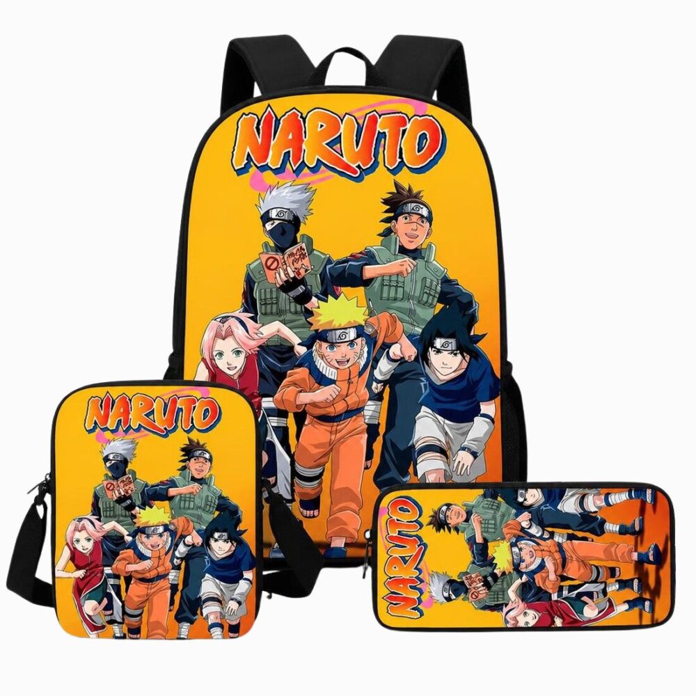 Un enfant portant un cartable Naruto équipe 7 et Iruka avec trousse et sac repas, décoré de Naruto et de ses amis sur fond jaune.