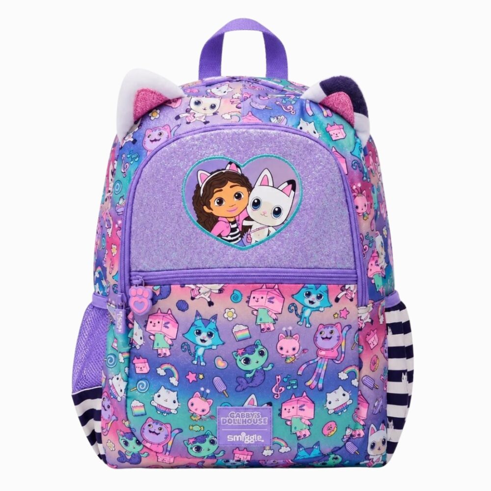 Un cartable Gabby Chat coloré violet avec des oreilles de chat et des motifs de petits personnages, sur fond blanc.