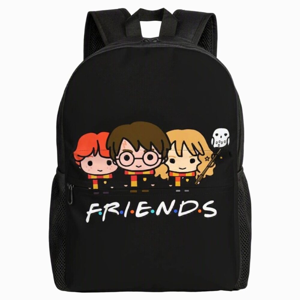 Un cartable Harry Potter style Friends noir avec trois petits personnages dessinés dessus et le mot FRIENDS en bas.