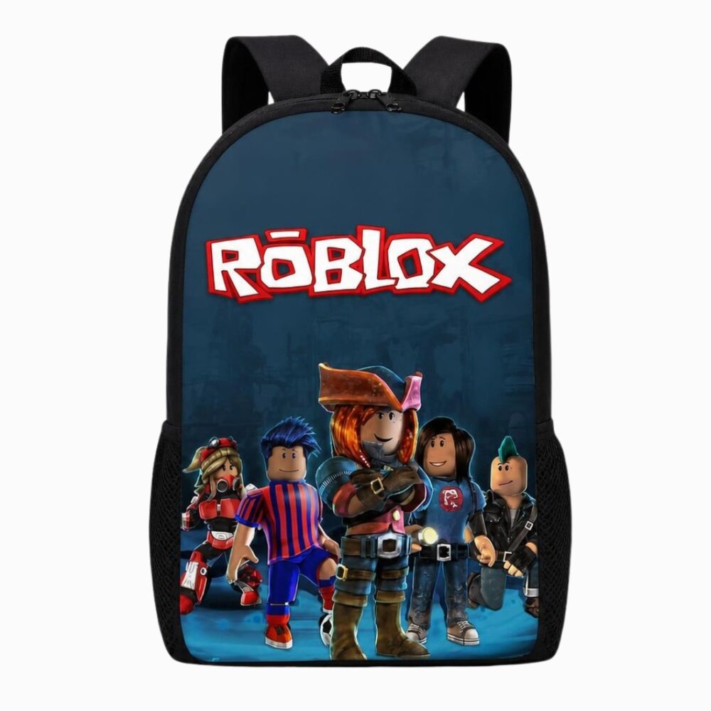 Un cartable Roblox avec avatars de différents univers, en bleu et noir, illustré avec plusieurs personnages de jeu devant, sur fond uni.